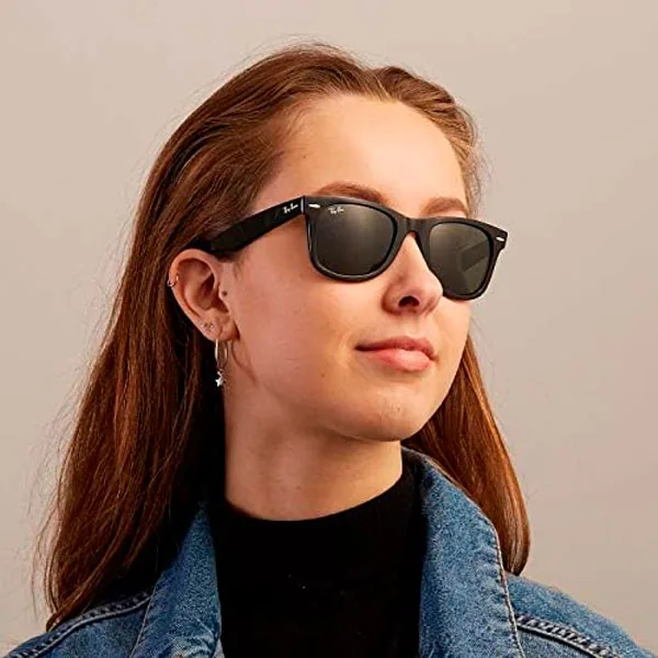 Óculos modelo wayfarer disponível na ótica em Ponta Porã MS